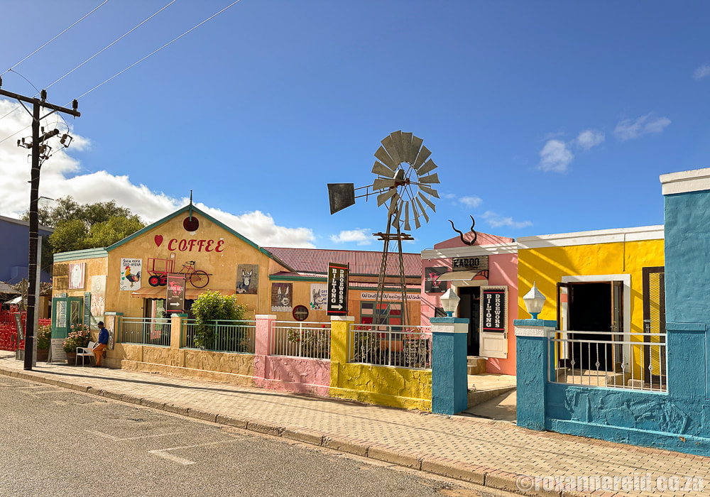 Things to do in Willowmore: colourful buildings
